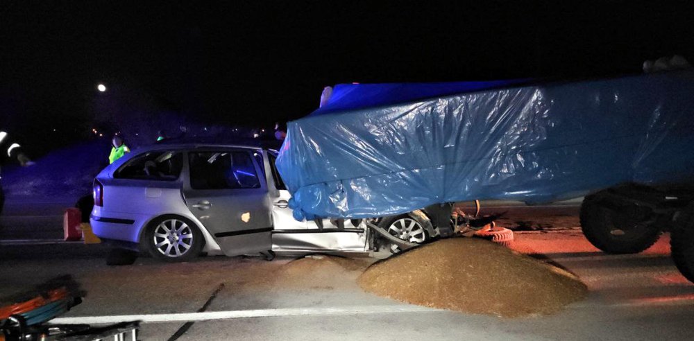 Edirne’de Bulgar plakalı otomobil traktöre çarptı; koca öldü, eşi yaralandı