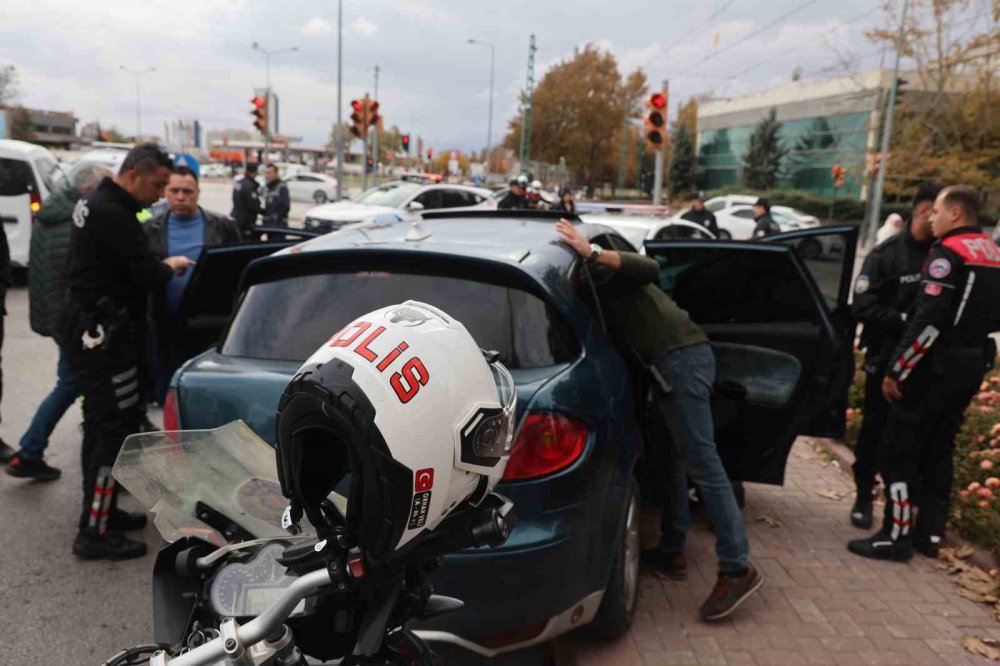 Konya'da kovalamaca! Polislerden kaçamadı