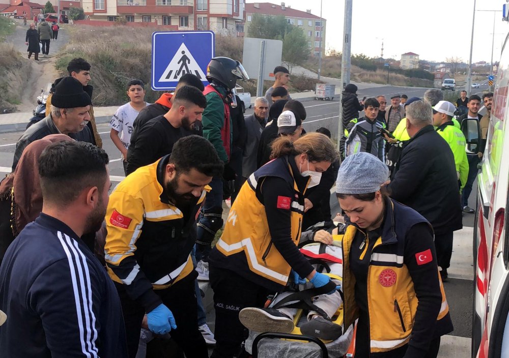 Tekirdağ'da motosiklet, yayalara çarptı; 1 ölü, 2 yaralı