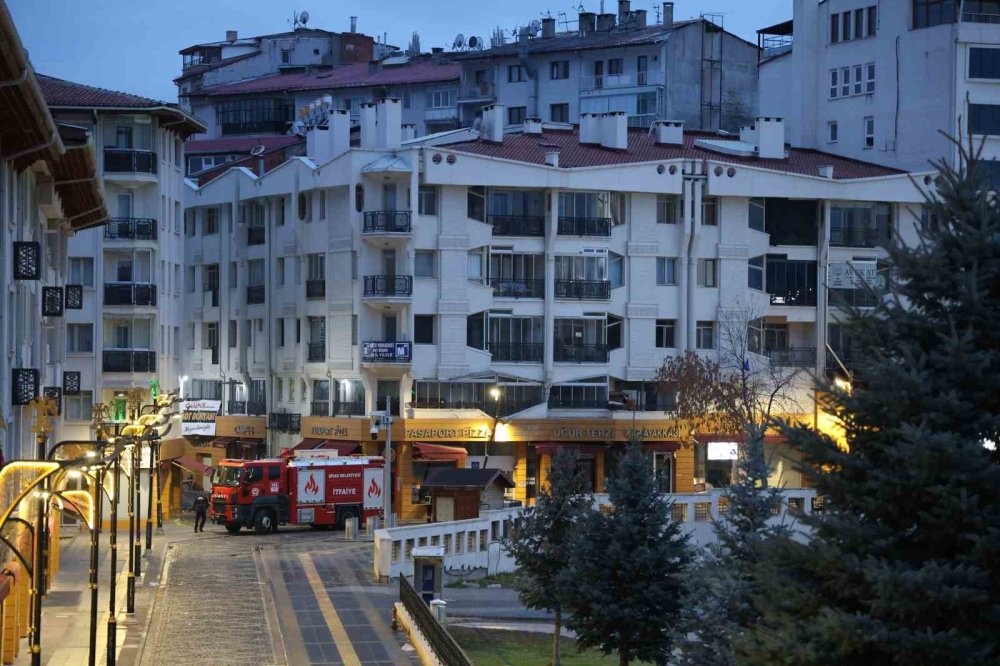 Dershane çatısında yangın: Öğretmen ölü olarak bulundu