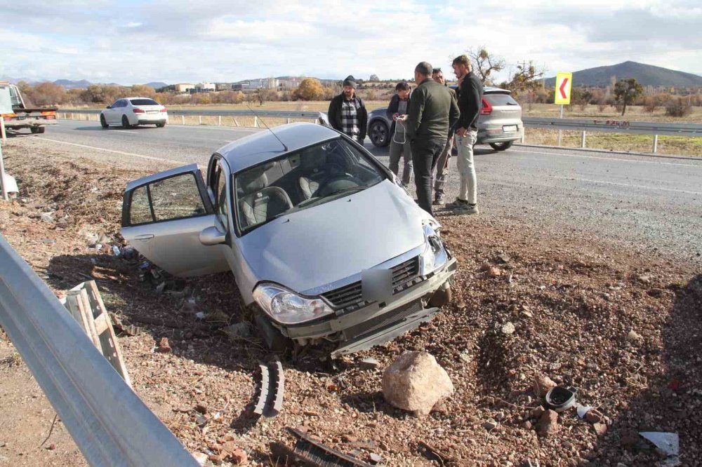 Konya’da Kaymakam Virajında otomobil devrildi: 4 yaralı