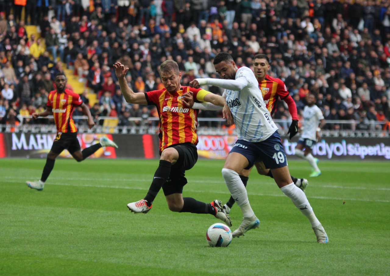 fenerbahce-deplasmanda-kayserisporu-gole-bogdu-2.jpg