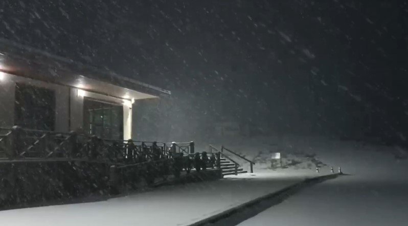 Gerede- Karabük yolunda yoğun kar; ulaşım durdu