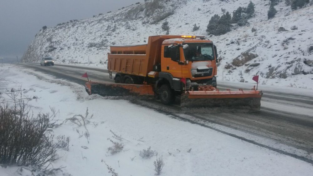 Antalya- Konya karayolunda kar yağışı durdu