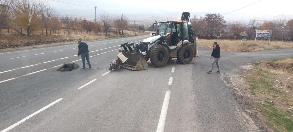 İş makinesine çarpan motosikletin sürücüsü öldü