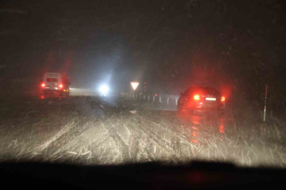 Konya’da kar yağışı etkili oluyor! Yollar trafiğe kapandı