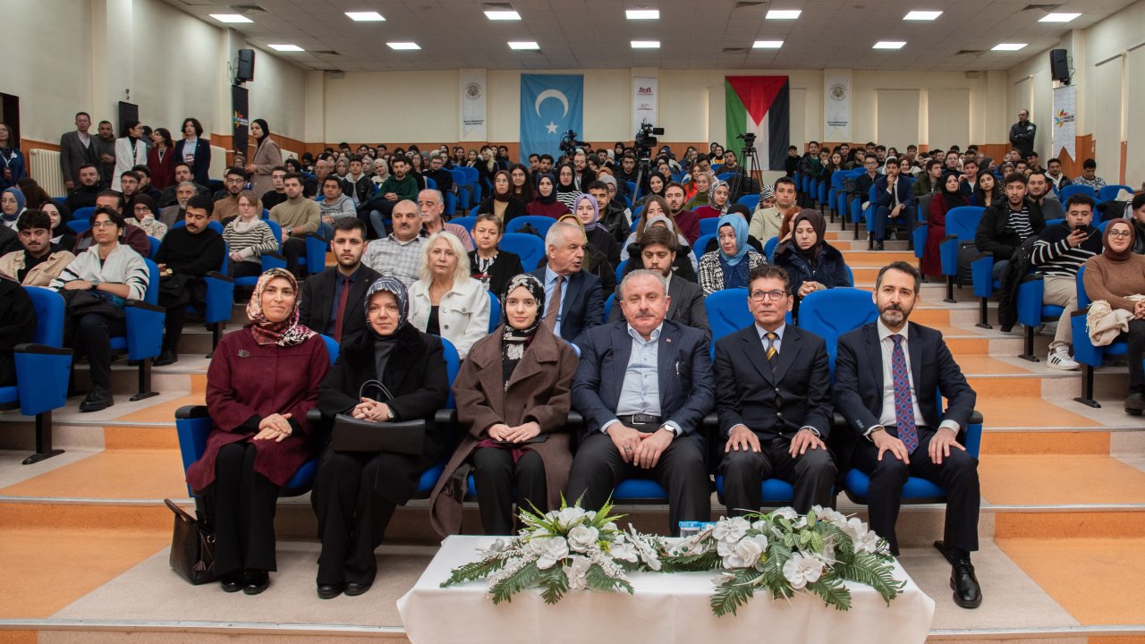 eski-tbmm-baskani-sentop-selcuk-universitesinde-gazze-temali-konferans-verdi-7.jpg