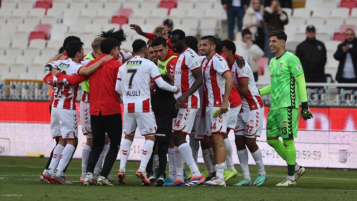 sivasspor-super-ligde-yarin-antalyaspora-konuk-olacak.jpg