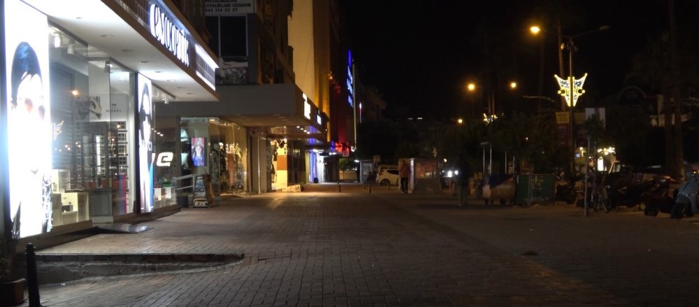 Antalya'da depreme aracında yakalanan sürücü o anları anlattı
