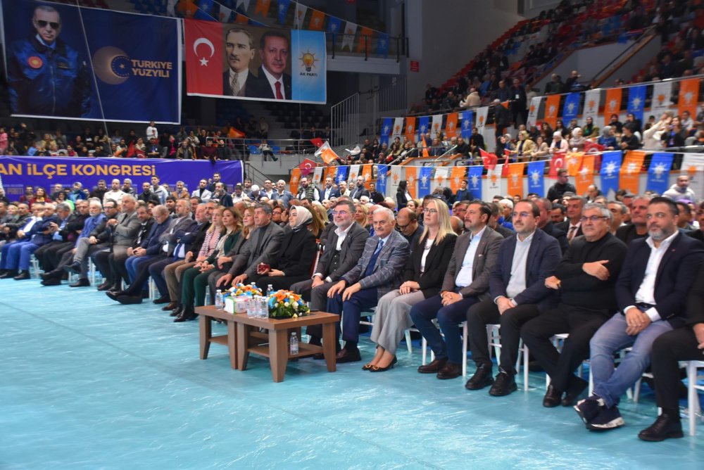 Binali Yıldırım: Yaşadığınız şehre hizmet etmek zorundasınız