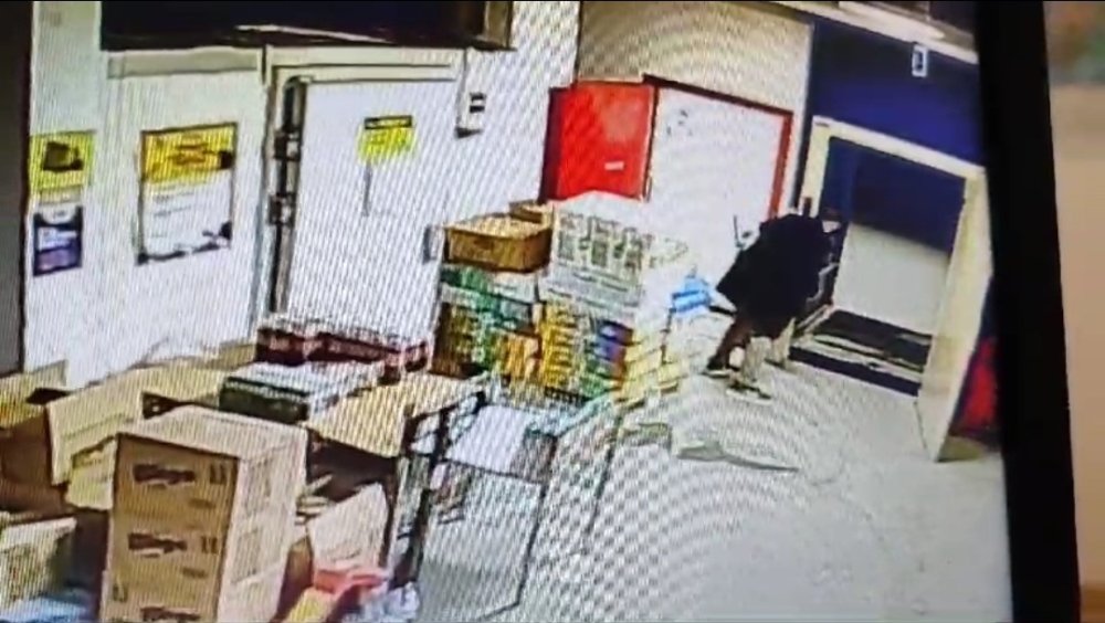 Bindiği asansörün kabini düştü