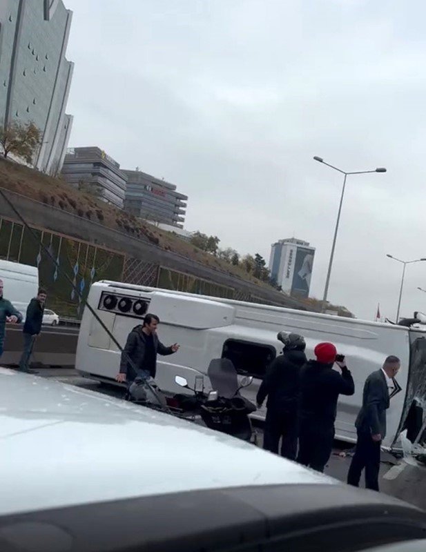 Son Dakika! Maltepe E-5 Karayolunda kaza: 1 ölü, 7 yaralı