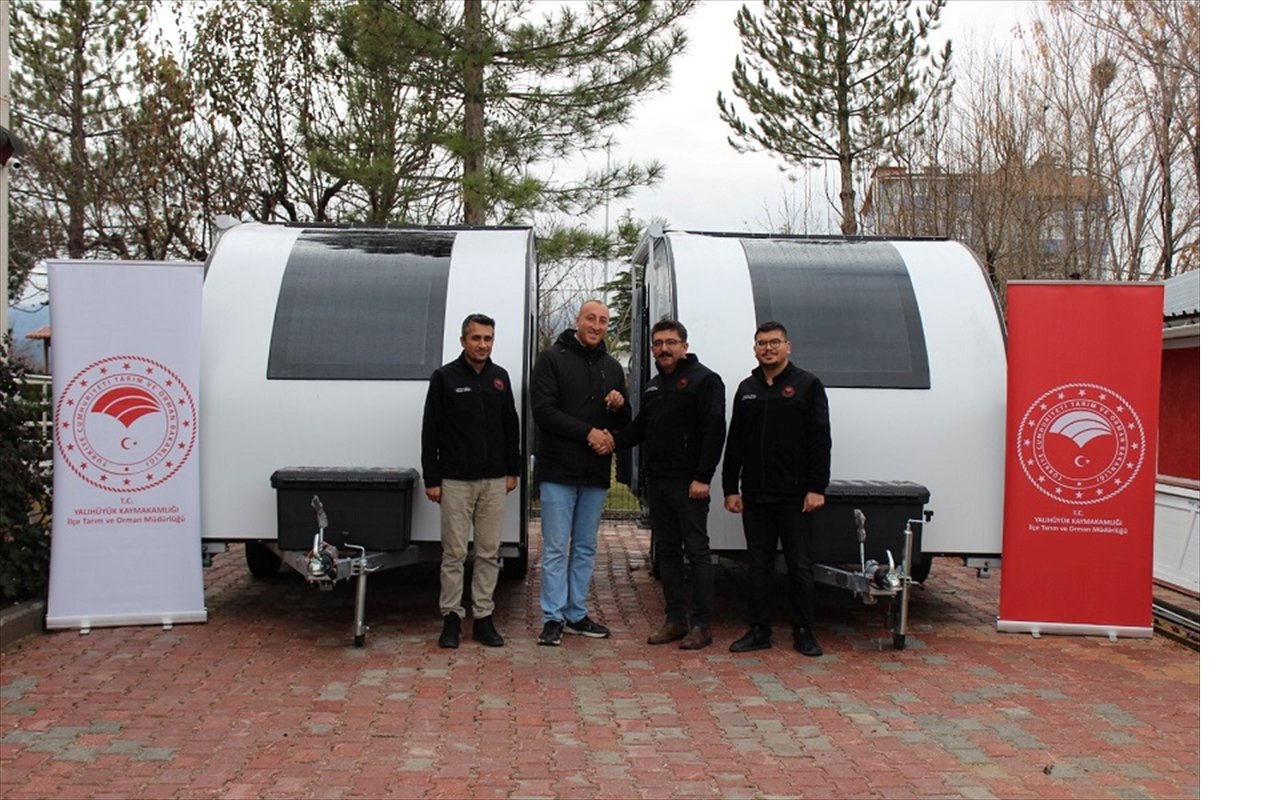 yalihuyukte-2-ciftciye-hibeli-karavan-verildi.jpg
