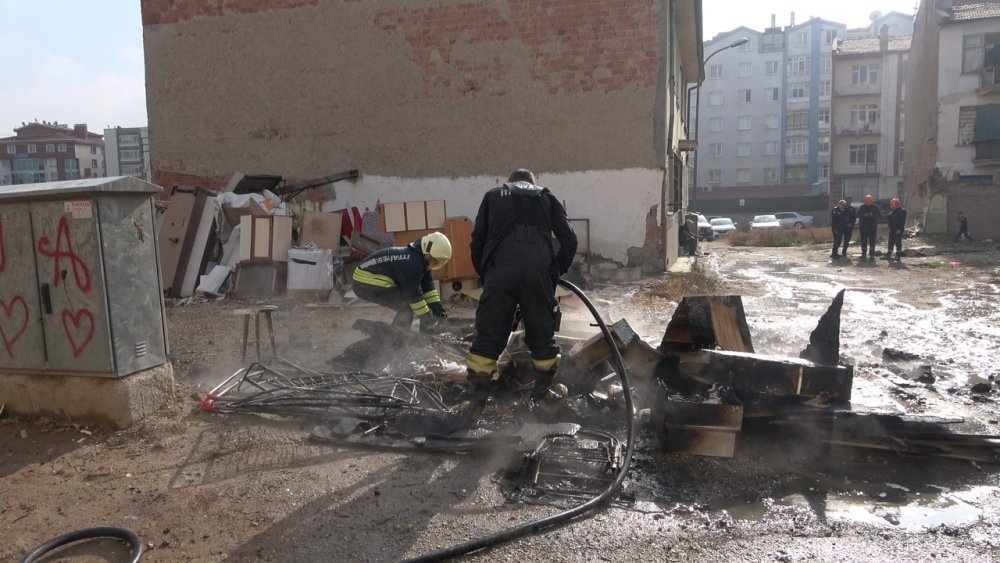 Konya merkezde kiracı faciası! Evden çıkarıldı, ortalığı ateşe verdi