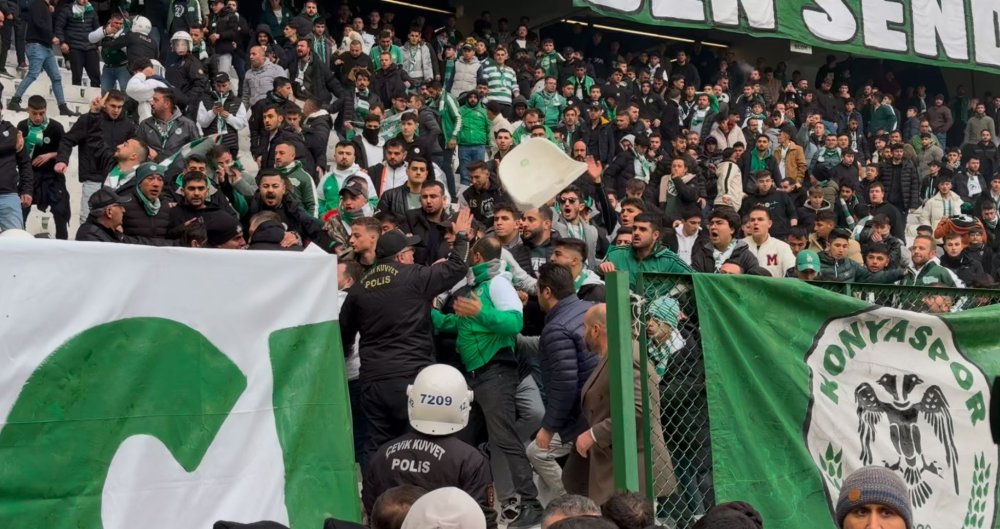 Sahaya girmek isteyen Konyaspor taraftarına polis müdahale etti