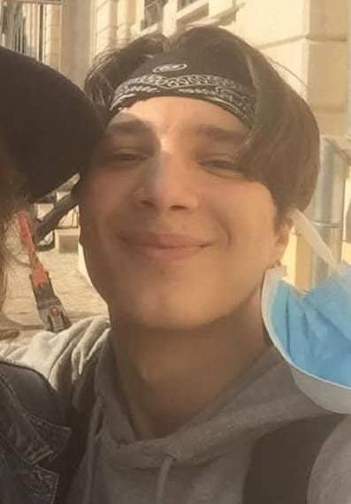 Otomobilin çarptığı genç hayatını kaybetti