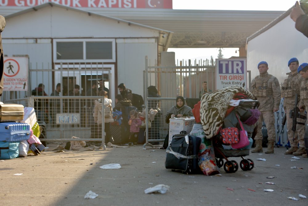 Ülkelerine dönmek isteyen Suriyeliler, Cilvegözü Gümrük Kapısı’nda