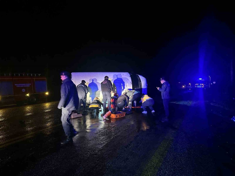 Minibüsün sürücüsü hayatını kaybetti