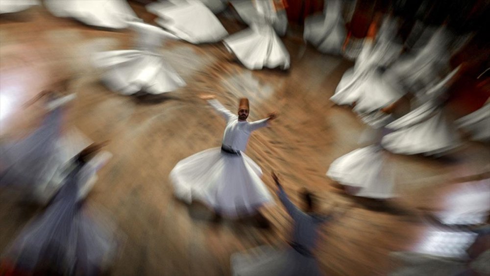 Konya'da gündüz tennure diken terzi akşam sema dönüyor