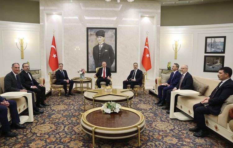cumhurbaskani-erdogan-abd-disisleri-bakani-blinkeni-esenboga-havalimaninda-kabul-etti.jpg