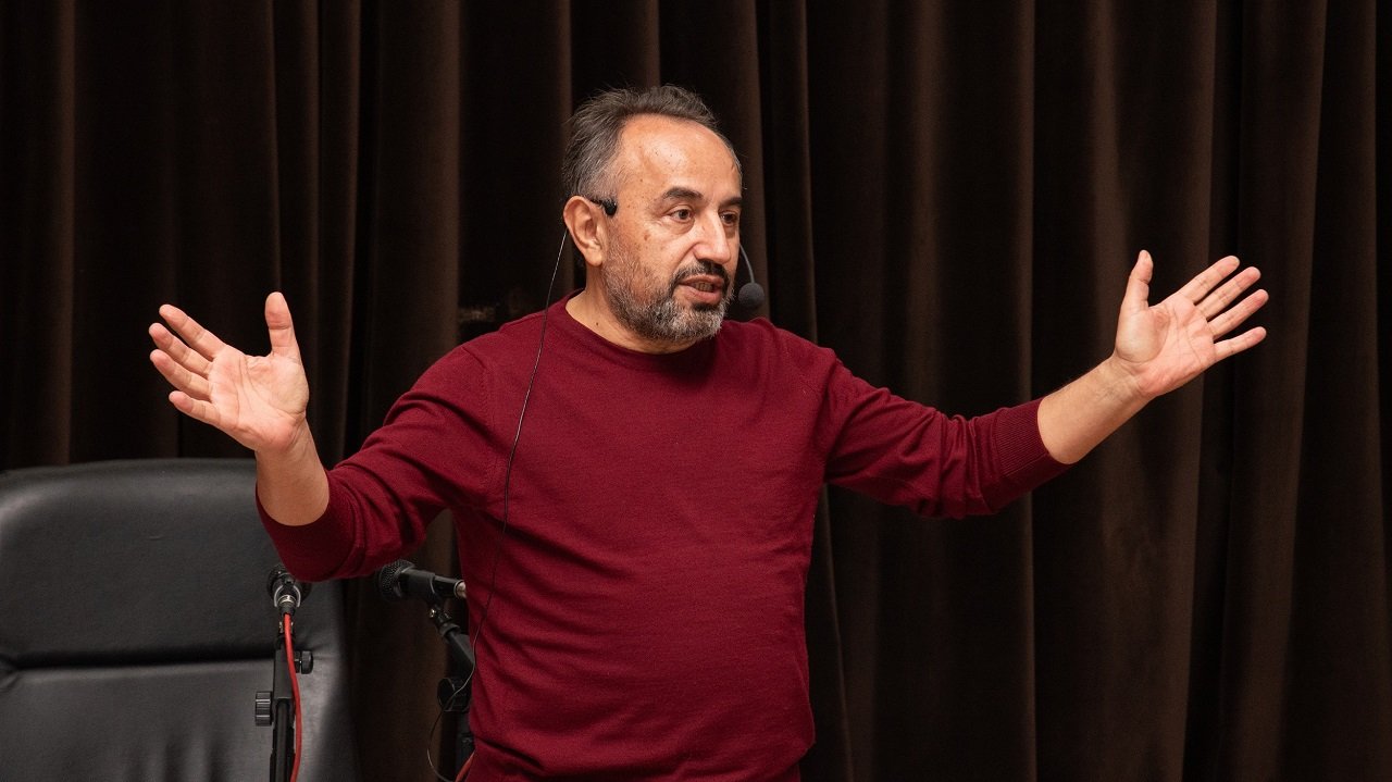 selcuk-universitesinde-kizil-elma-anlatildi-3.jpg