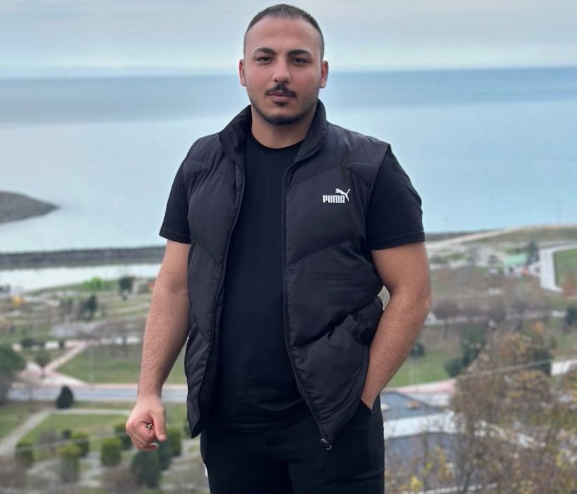 Samsun'da otomobil istinat duvarına çarptı; 1 ölü, 2 yaralı