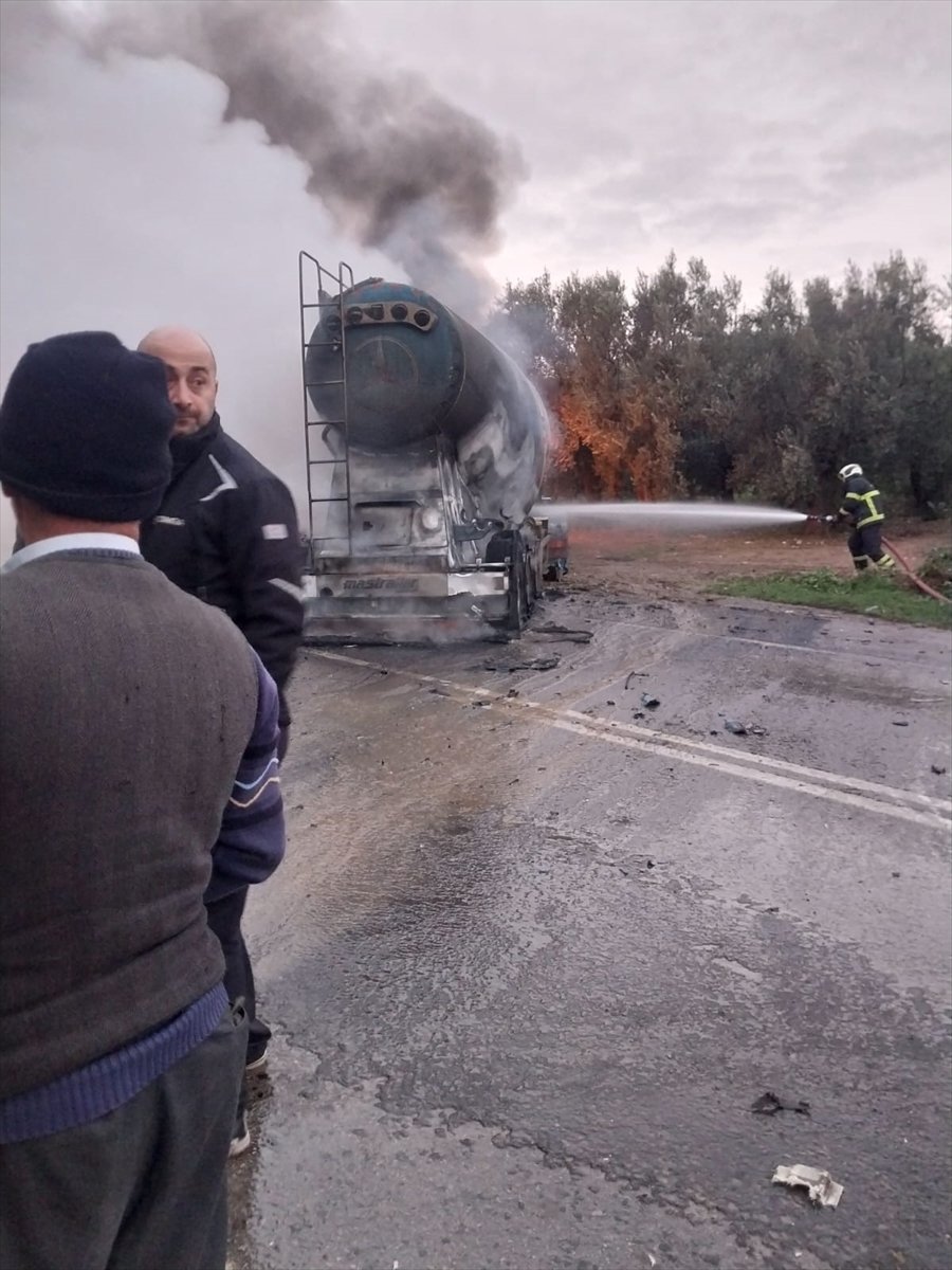 Bursa'da tankerle çarpışan otomobildeki muhtar öldü, 1 kişi ağır yaralandı