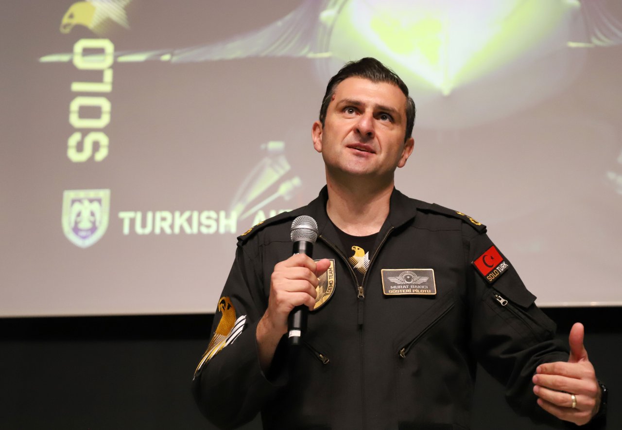 soloturk-f-16-gosteri-ekibi-konyada-ogrencilerle-bulustu-en-buyuk-hayallari-bakin-neymis-2.jpg