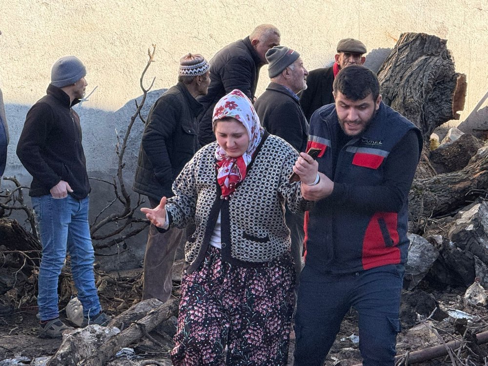 Konya'da yangın çıktı; 4 ev zarar gördü