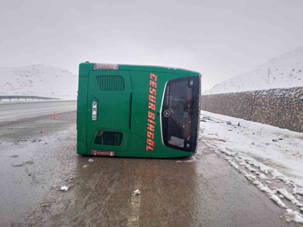 Bingöl’de yolcu otobüsü devrildi: 2 ölü, 16 yaralı