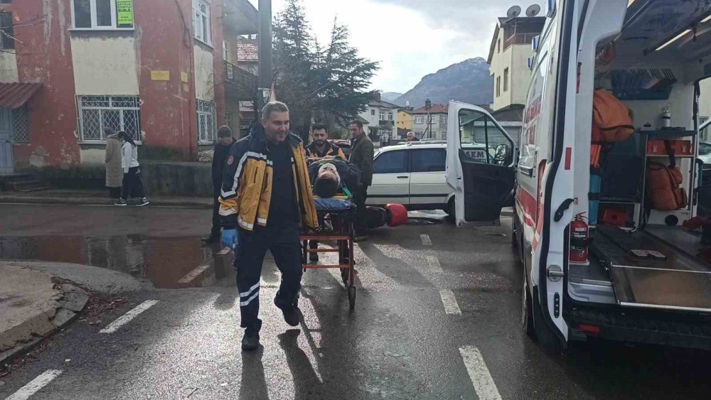 Konya’da elektrikli bisiklet ile otomobil çarpıştı: 1 yaralı