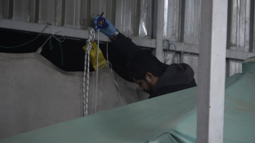 Oğlu tarafından ipte asılı bulundu, hayatını kaybetti