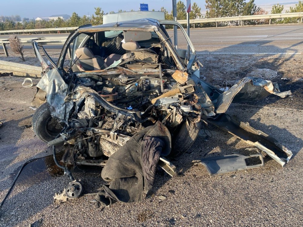 Konya'da ters yöne giren otomobil tırla çarpıştı: 1 ölü, 1 yaralı