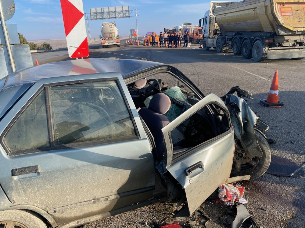 Konya'da ters yöne giren otomobil tırla çarpıştı: 1 ölü, 1 yaralı