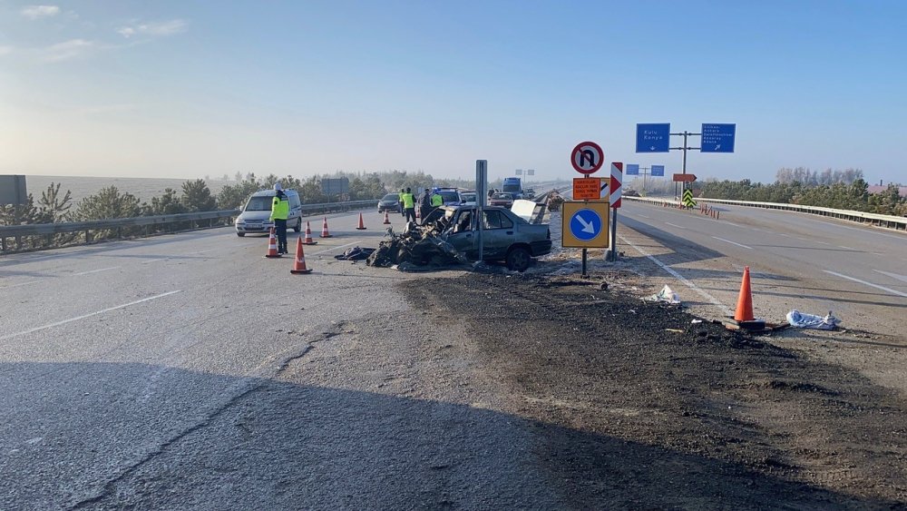 Konya'da ters yöne giren otomobil tırla çarpıştı: 1 ölü, 1 yaralı