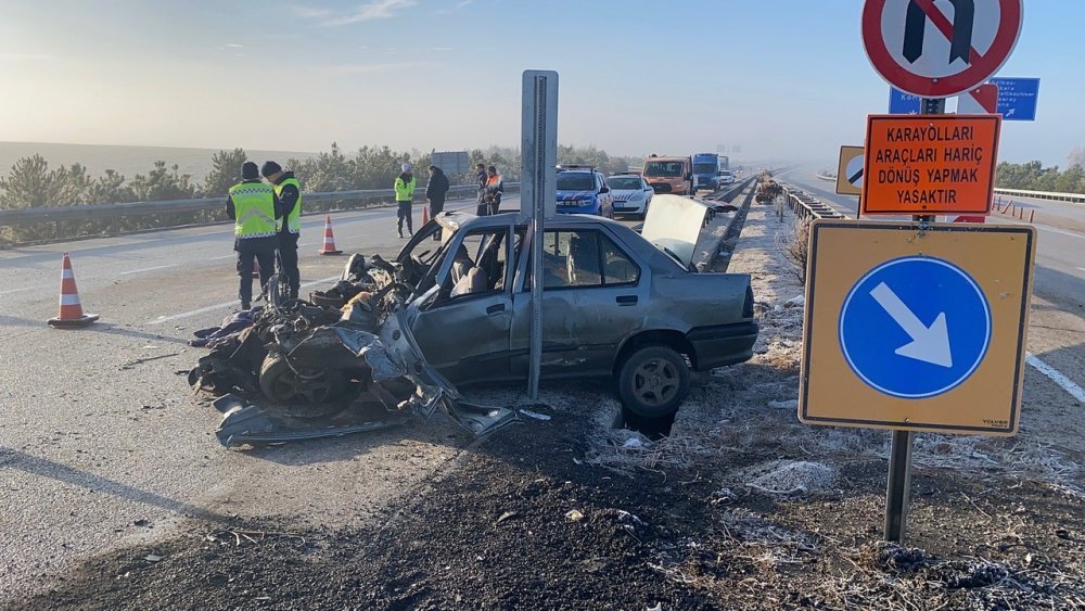 Konya'da ters yöne giren otomobil tırla çarpıştı: 1 ölü, 1 yaralı