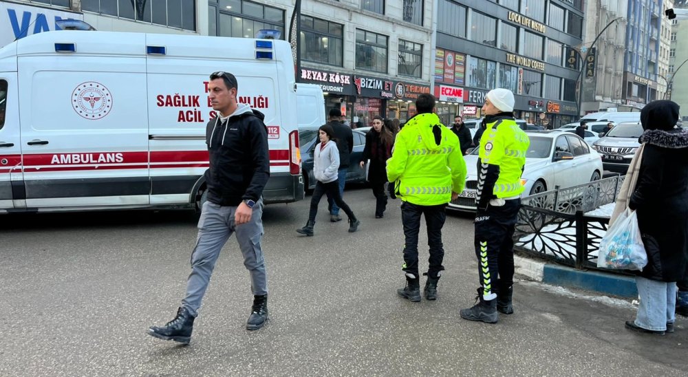 Hakkari'de bıçaklı kavgada kan aktı: 3 yaralı