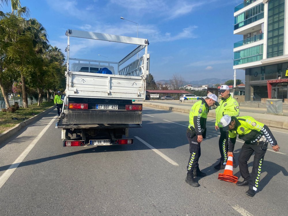 Antalya Gazipaşa'da kamyonetle çarpışan motosikletin sürücüsü öldü