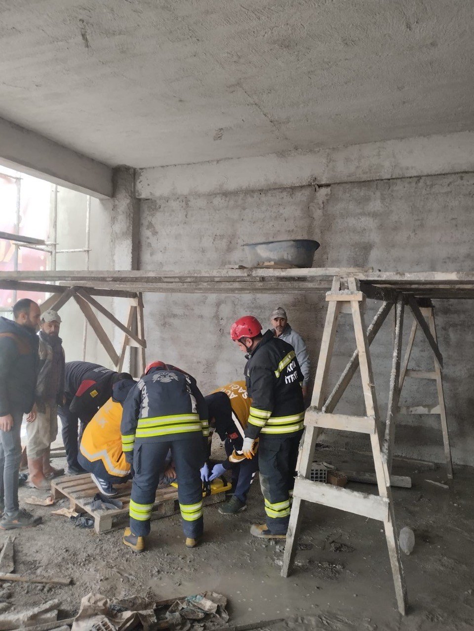 Konya'da dengesini kaybeden sıva ustası yere düştü!