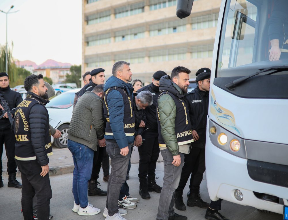 'Oyunumuzu kimse bozamaz' diyen fuhuş şebekesine 'Oyunbozan' operasyonu