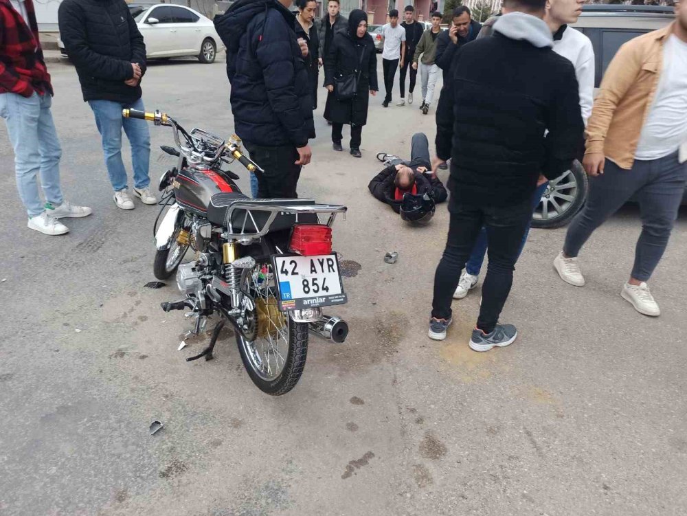 Konya'da otomobil ile motosiklet çarpıştı!