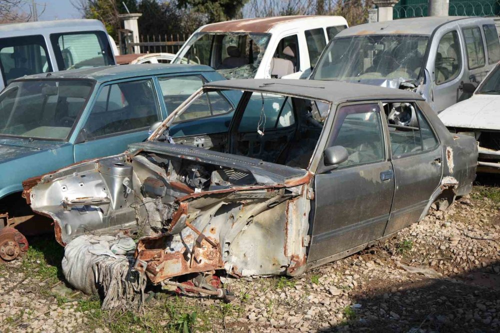 Yediemin otoparklarında yıllardır bekliyor... Milli servet çürümeye terk edildi