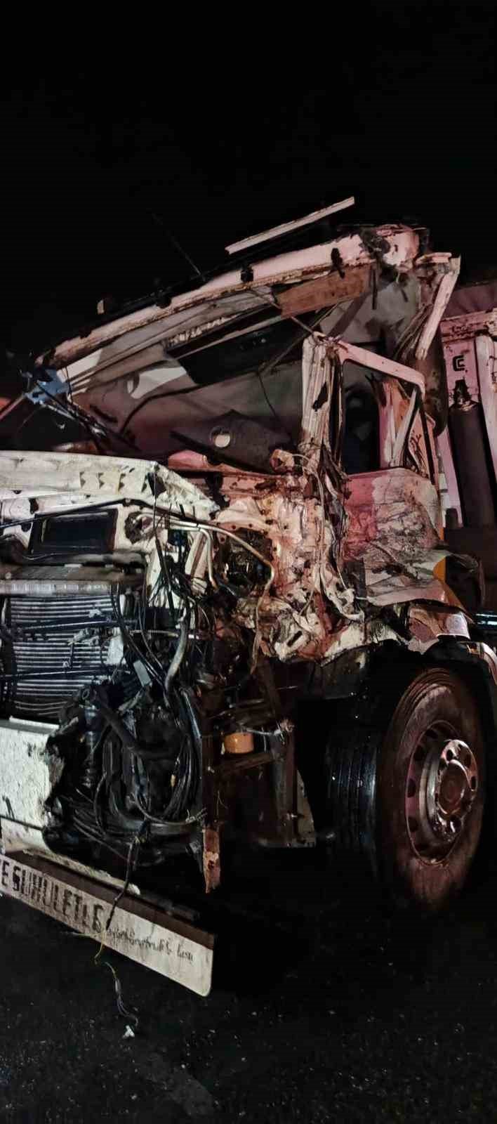 Konya’da tırlar çarpıştı: 3 yaralı