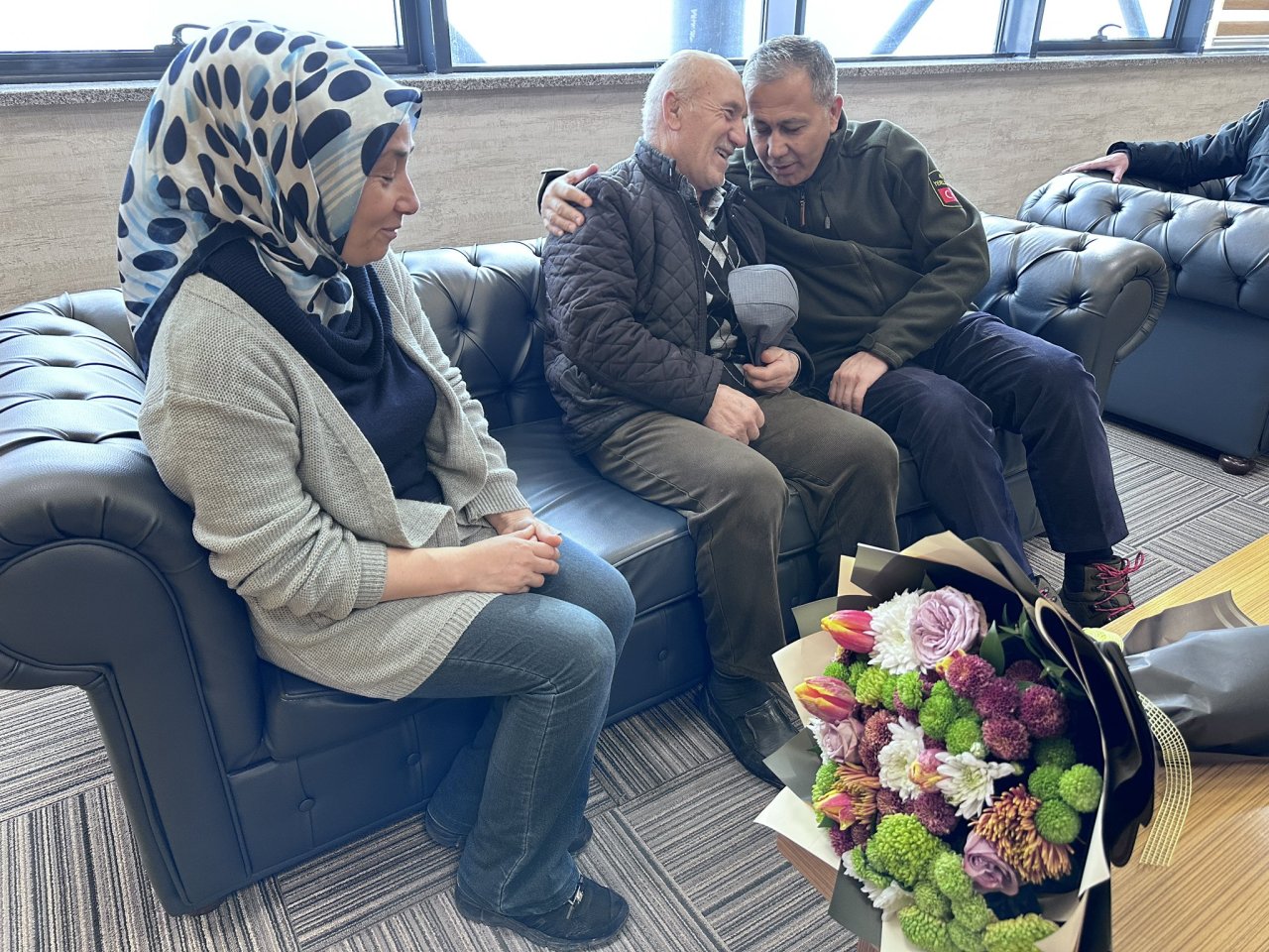 bakan-yerlikayadan-konyadaki-kazada-yaralanan-polise-ziyaret-2.jpg