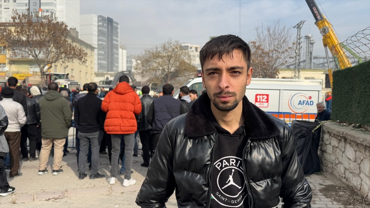 konyada-yasadigi-binanin-cokmesini-kaydeden-genc-duyarliligiyla-komsularini-da-kurtarmis-2.jpg