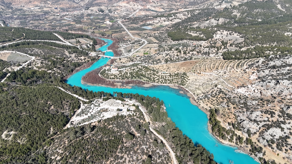 aa-20250202-36934191-36934183-turkuaz-rengiyle-bir-tabiat-harikasi-goksu-nehri.jpg