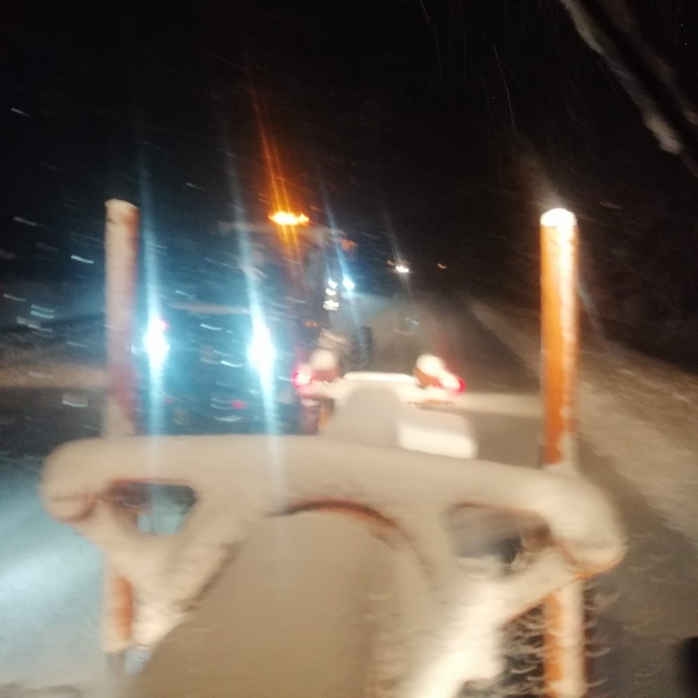 Akseki-Seydişehir yolunda TIR'lara kar engeli