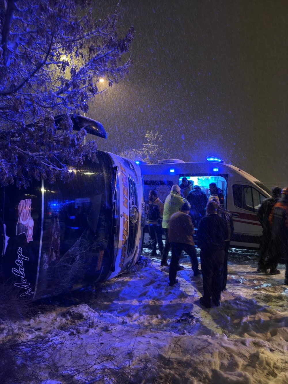 Nevşehir'de yolcu otobüsü devrildi: 6 yaralı