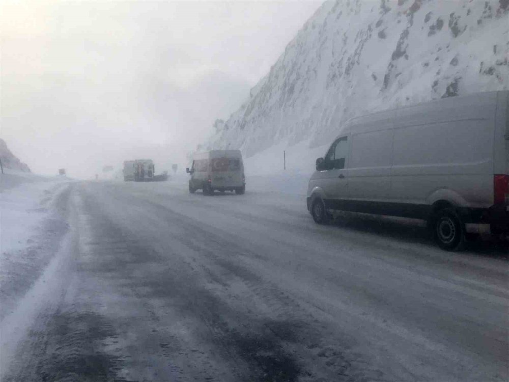 Antalya-Konya kara yolunda kar yağışı... Alacabel'de son durum