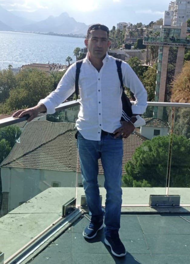 İsrail'in hava saldırısında yaşamını yitiren inşaat işçisi toprağa verildi